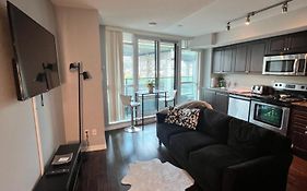 Downtown Toronto Cozy Suite